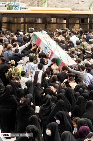 پیکر مطهر دو شهید ناوچه کنارک در زاهدان تشییع شدند