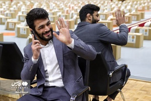 حسن یزدانی در مراسم پویش کمک مؤمنانه در خانه کشتی شهید صدرزاده 