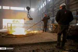 کارگران مجتمع فولاد  در بناب