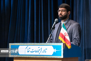 «امیر فتحی» معاون رسانه‌ای جبهه «همت» پرسش‌های حاضران را مطرح می‌کند تا کارشناسان به آن‌ها پاسخ دهند.
