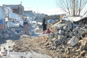 تلاش مردم و نیروهای جهادی برای بازسازی مناطق زلزله زده خوی