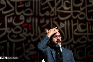 شعرخوانی هادی جانفدا در سوگواره شعر «پلک صبوری»