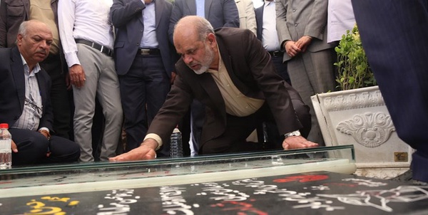 ادای احترام وزیر کشور