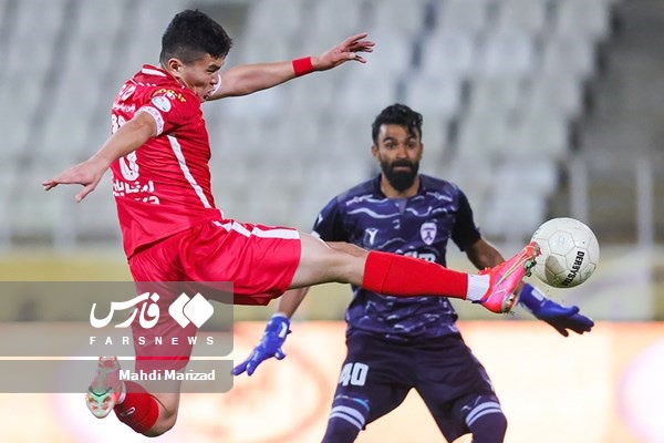 شیرزود تمیروف بازیکن تیم فوتبال پرسپولیس 