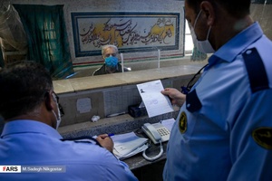 تایید برگه ترخیص و آزادی جعفرآقا توسط زندانبان