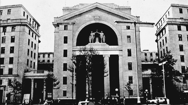 «بوش هاوس» مرکز پخش برنامه‌های خارجی رادیو بی‌بی‌سی در لندن