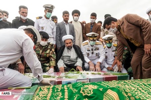 پیکر مطهر دو شهید ناوچه کنارک در زاهدان تشییع شدند
