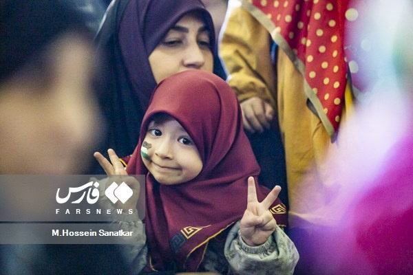 اجتماع دختران و بانوان تهرانی