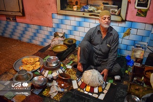 هریسا یک غذای گوشت گوسفندی اصیل و سنتی است که با شروع فصل زمستان در شهر سرینگر کشمیرطبخ می شود