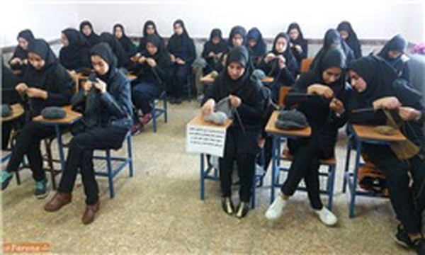 دانش آموزان به کمک مدافعان حرم