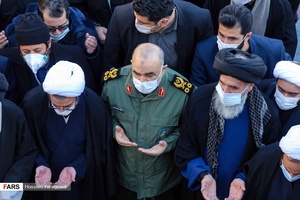حضور سردار حسین سلامی فرمانده کل سپاه در مراسم تشییع پیکر آیت‌الله مصباح یزدی