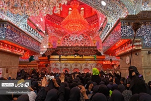 شش گوشه ضریح امام حسین (ع) در شهر کربلا