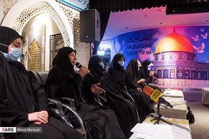 سخنرانی فاطمه حرب همسر شهید سیدمصطفی بدرالدین در مراسم اهدای وسایل شخصی شهید سیدمصطفی بدرالدین به موزه و سراسر نمای مقاومت سردار شهید سپهبد حاج قاسم سلیمانی