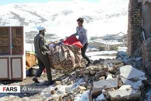 تلاش مردم و نیروهای جهادی برای بازسازی مناطق زلزله زده خوی