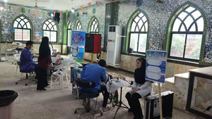 رویش لبخند در رواق مسجد