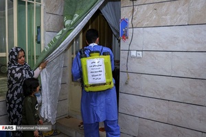 بعضی خانواده های روستای میامی بجز فضای حیاط منزل از افراد گروه می خواهند تا همه منزل را گندزدایی کنند/مشهد