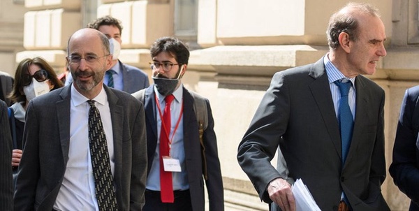 رابرت مالی و انریکه مورا