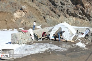 تلاش مردم و نیروهای جهادی برای بازسازی مناطق زلزله زده خوی