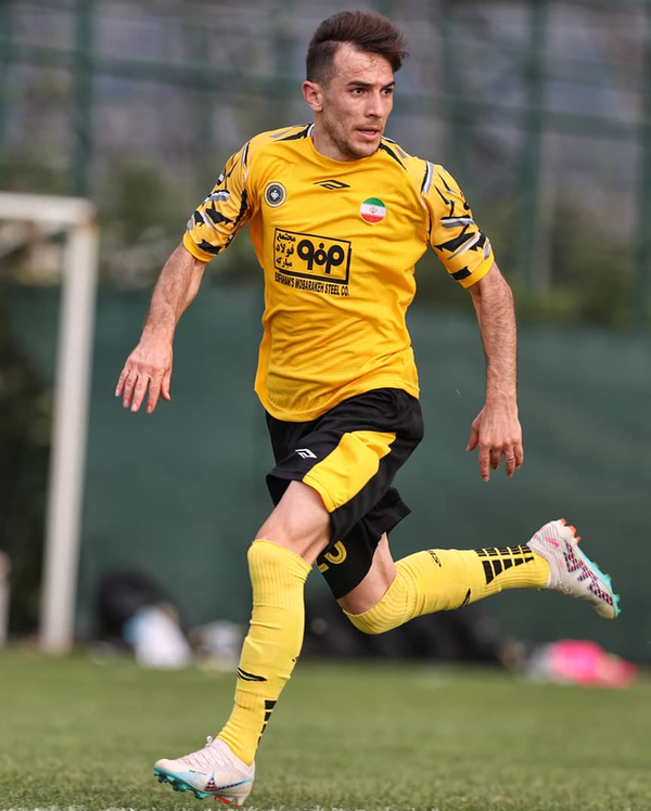 فرشاد احمدزاده