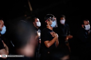 مراسم سوگواری شب اول محرم هیئت ریحانه‌الحسین در پارکینگ پارک ارم تهران.