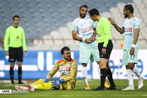 مصدومیت جزئی محمدحسین اکبرمنادی دروازده بان تیم فوتبال سایپا