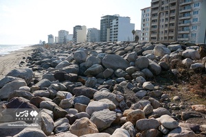 ايحاد ديواره سنگي و موج شكن در حريم ساحل در تنكابن 