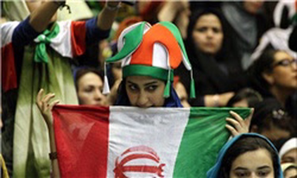 زنان در ورزشگاه