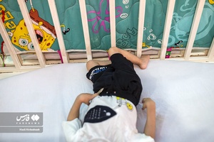 کودکان با اختلالاتی همچون نابینایی، ناشنوایی،  حرکتی،  ذهنی و سندروم داون و... در شیرخوارگاه زندگی میکنند