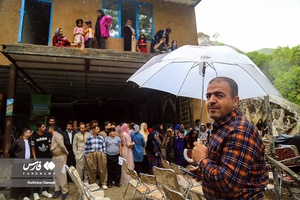 بارش باران در  چهارمین جشنواره توت‌فرنگی روستای شیان