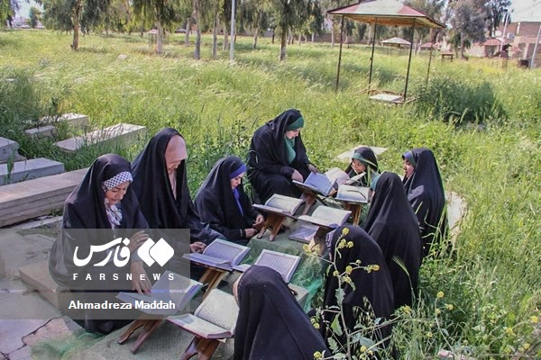 جزءخوانی قرآن کریم در قبرستان تاریخی دارالسلام شیراز 