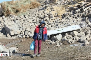 تلاش مردم و نیروهای جهادی برای بازسازی مناطق زلزله زده خوی