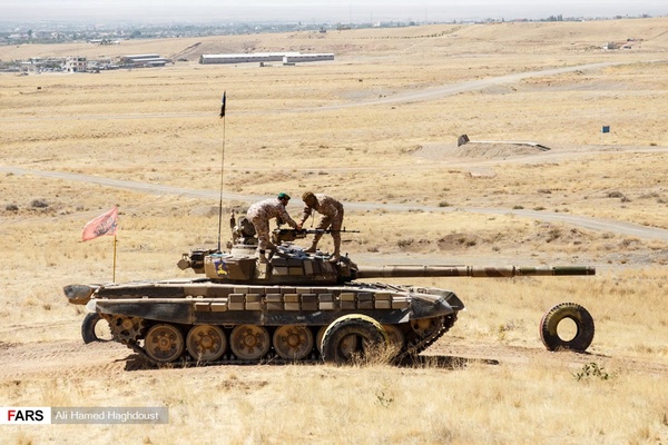نمایی از مراحل مستند مسابقه رزم آوران که در تیپ مکانیزه امام زمان (عج) نیروی زمینی سپاه در شهرستان شبستر استان آذربایجان‌شرقی برگزار گردیده است.