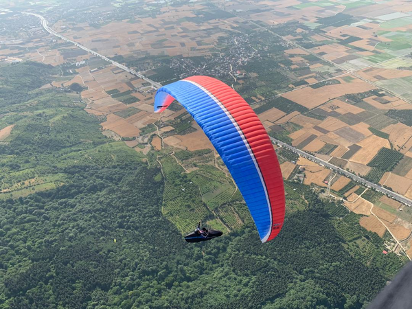 رکورد پرواز با پاراگلایدر