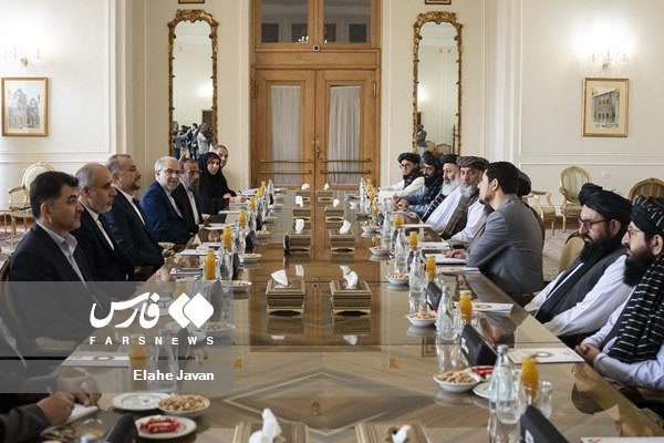 دیدار هیأت دولت سرپرستی افغانستان با امیرعبداللهیان