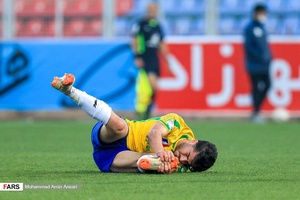 دیدار تیم  فوتبال نساجی مازندران و نفت آبادان