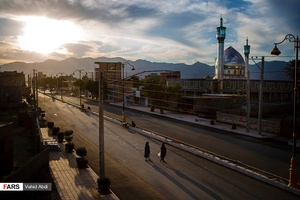 نمایی از شهرستان قلعه گنج و مسجد صاحب الزمان که در سال 96 به وسعت2000 مترمربع تاسیس شد