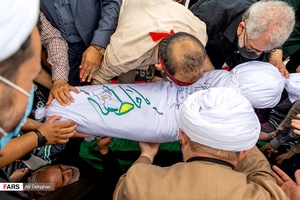 خاکسپاری و تدفین دو شهید گمنام در شهر دلند
