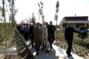 علیرضا زاکانی شهردار تهران و مهدی چمران رییس شورای شهر تهران در افتتاح فاز یک  بوستان ایرانیان