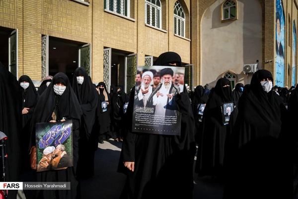 حضور گسترده بانوان در مراسم تشییع پیکر آیت‌الله مصباح یزدی