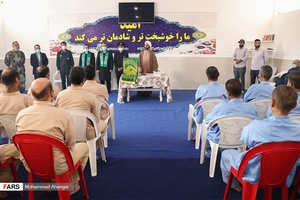 کاروان زیر سایه خورشید در کمپ ترک اعتیاد