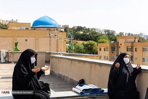 قرائت زیارت اربعین در پشت بام منازل/ شهرک شهید محلاتی