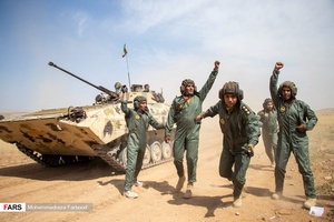 سه تیم متشکل از 15 نفر از زبده‌ترین تکاوران ارتش ایران در منطقه منطقه سیاخ دارنگون شیراز در مسابقات اربابان آتش شرکت کردند.