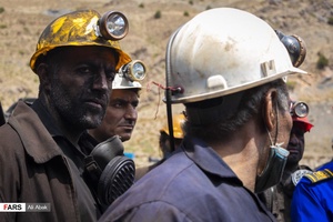 معدنچیان شرکت کننده در عملیات نجات دو  معدنچی محبوس شده در   تونل شماره 42 معدن زغال سنگ طزره دامغان