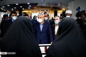 سورنا ستاری معاون علمی و فناوری رئیس جمهور در مراسم رونمایی از سبد محصولات زندگی تبیان
