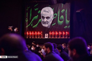 حضور مردم در آیین رونمایی از کتاب «درگاه این خانه بوسیدنی‌است»