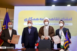 از سمت راست کمیل خجسته  مدیرعامل موسسه فرهنگی و رسانه‌ای تبیان، حجت الاسلام محمد قمی رئیس سازمان تبلیغات اسلامی، سورنا ستاری معاون علمی رئیس جمهوری و کریمی معاون فناوری معاونت علمی نهاد ریاست جمهوری