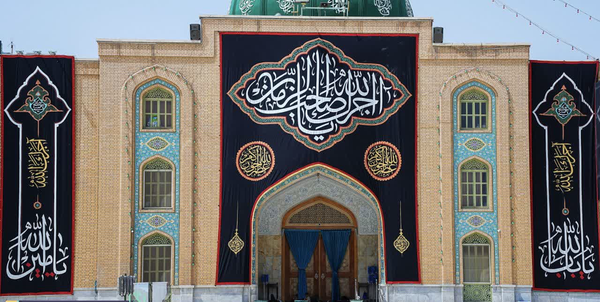 کتیبه تشییع رهبر شهید را این زن نوشته‌ است
