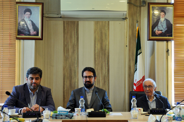 معاون هنری