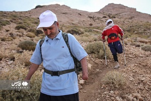صعود محمد سعید حق پرست اردکانی به قله سه هزار و ۷۵۶ متری رُنج سپیدان استان فارس