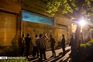 متهمین و شاکیان پیش از ورود به دادسرای عمومی و انقلاب تهران